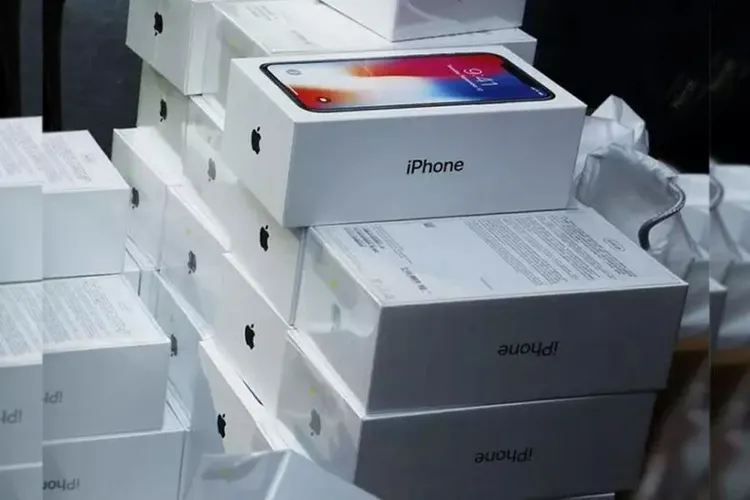 Guvernul rus cumpără masiv telefoane iPhone (sursa: oreanda-news.com)