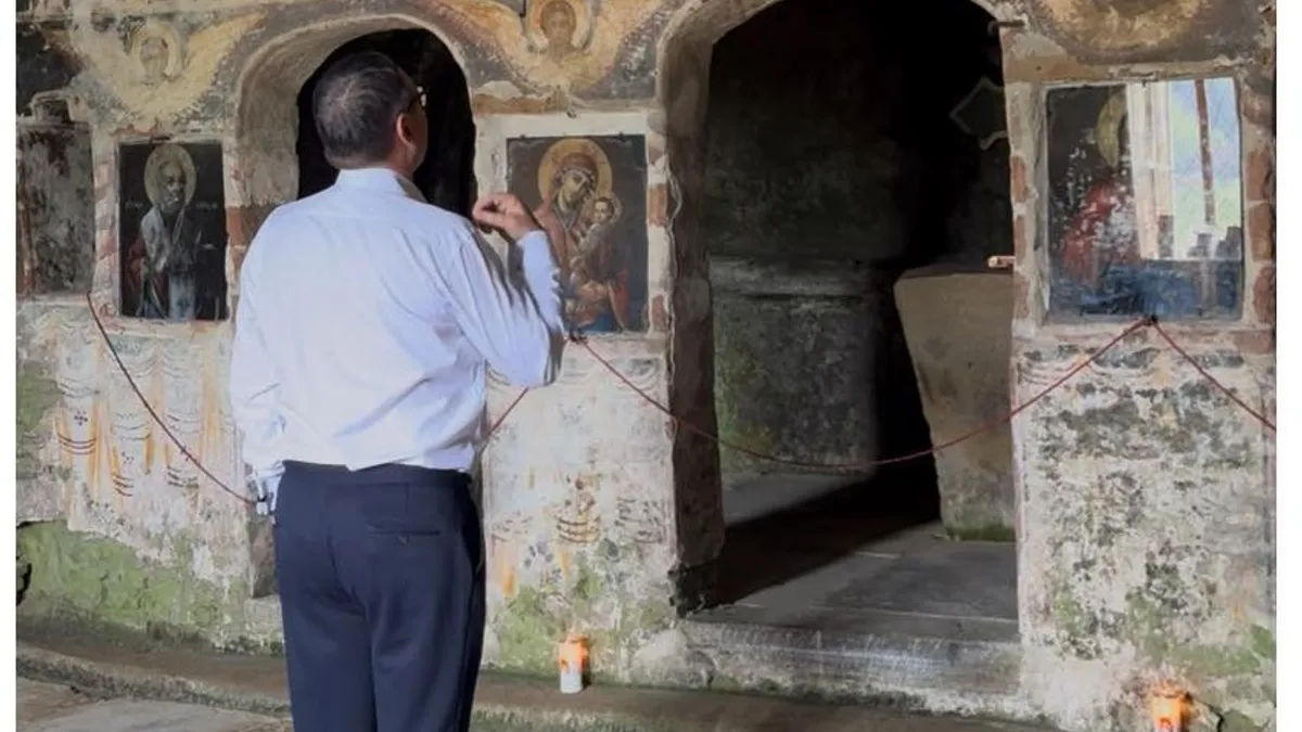 Ponta: „M-am gândit cum va fi președinte Simion și nu vreau să fie cu mâna mea” Foto: Facebook