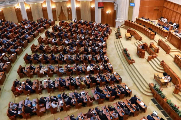 Bătaie între USR și PNL pe pensiile speciale ale parlamentarilor: primii vor o lege nouă, ultimii - să o schimbe pe cea în vigoare