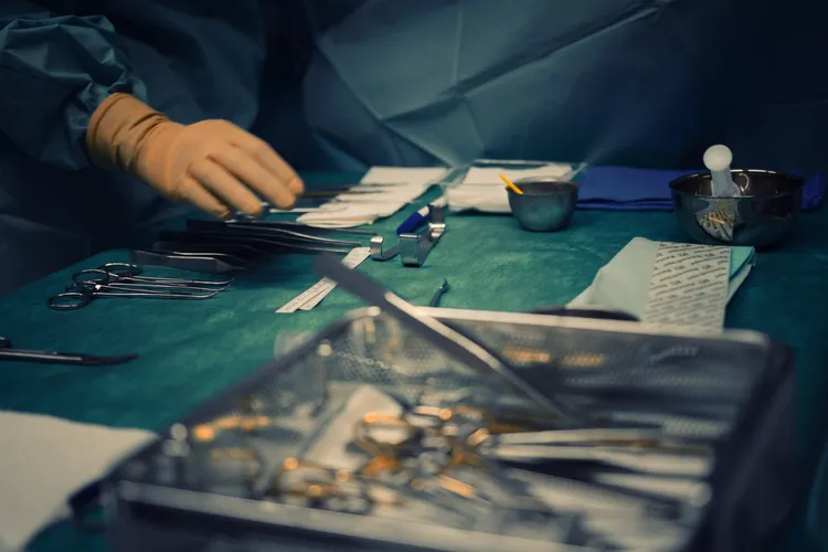 Un polițist s-a operat de cancer într-un spital privat, Poliția refuză să-i deconteze 75.000 de lei