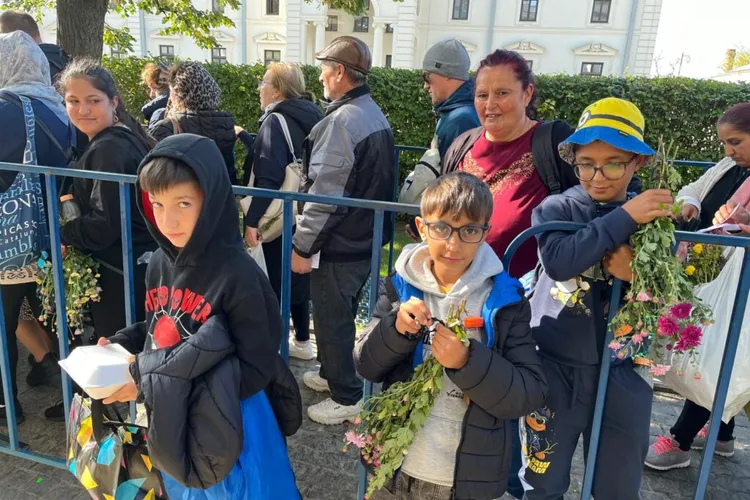 Cu copiii la pelerinajul Sfintei Parascheva (sursa: ziaruldeiasi.ro)