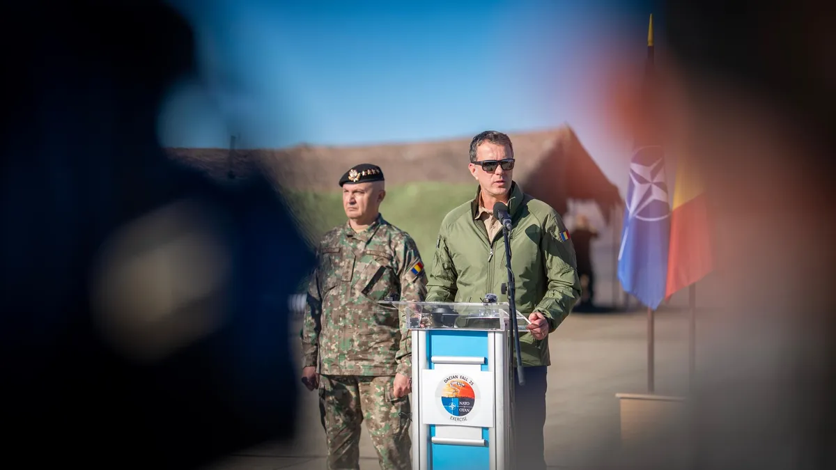 Cum a fentat ministrul Apărării Ionuț Moșteanu stagiul militar obligatoriu (sursa: Facebook/Ionuț Moșteanu)