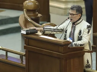 Parlamentarii lui Șoșoacă votează acum necondiționat un guvern PSD. Acum o săptămână, PSD a dat SOS România un loc în conducerea Parlamentului