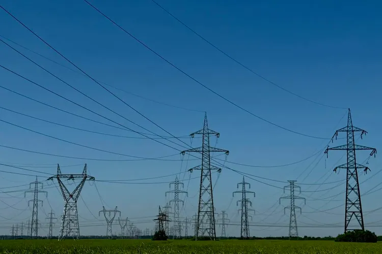 Prosumatorii, acuzați că scumpesc energia, iar prețul va fi plătit de consumatori Foto: Translelectrica