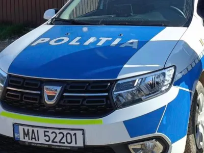 A furat mașina Poliției din curte (sursa: Facebook/Poliția Română)