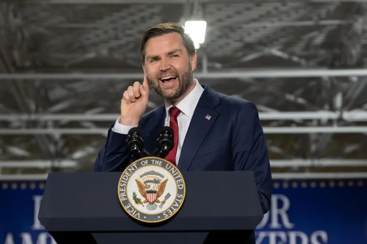 JD Vance crede că OZN-urile sunt „demoni” (sursa: Facebook/Vice President JD Vance)