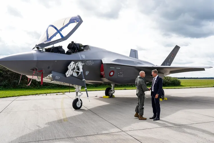 Danemarca investește miliarde în apărare (sursa: Facebook/Troels Lund Poulsen)