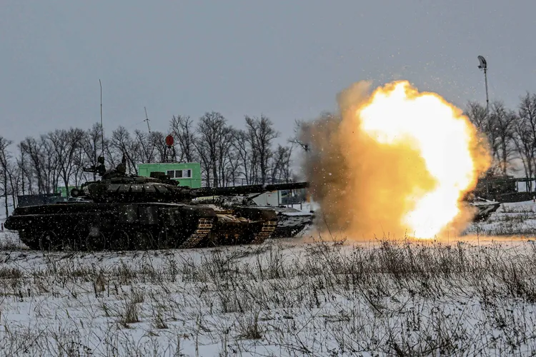 Putin minte: nu scade, crește trupele la granița cu Ucraina (sursa: eng.mil.ru)