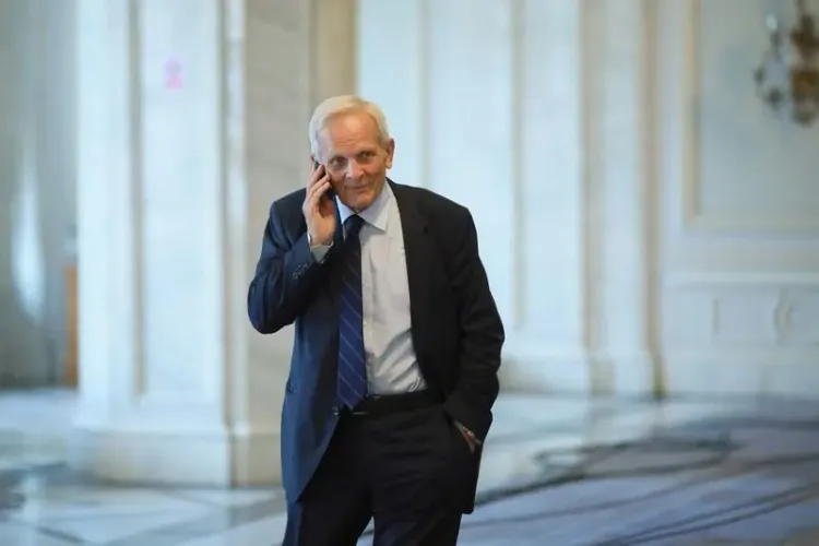 Stolojan le spune celor tineri care era „limita de suportabilitate” în regimul Ceaușescu Foto: Inquam/George Calin