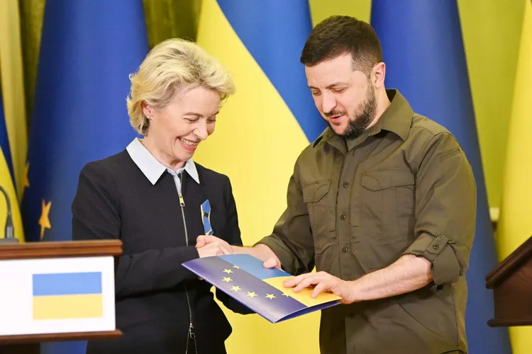 Comisia Europeană va finanța Ucraina cu 1,5 miliarde de euro lunar în 2023, dar atrage atenția că este nevoie și de sprijinul altor mari finanțatori pentru a acoperi nevoile