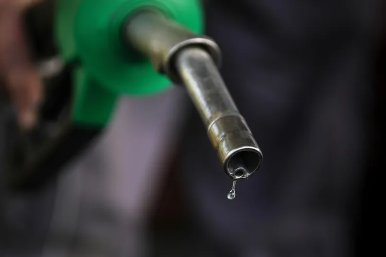 Benzina și motorina, mai scumpe (sursa: Inquam Photos/Octav Ganea)