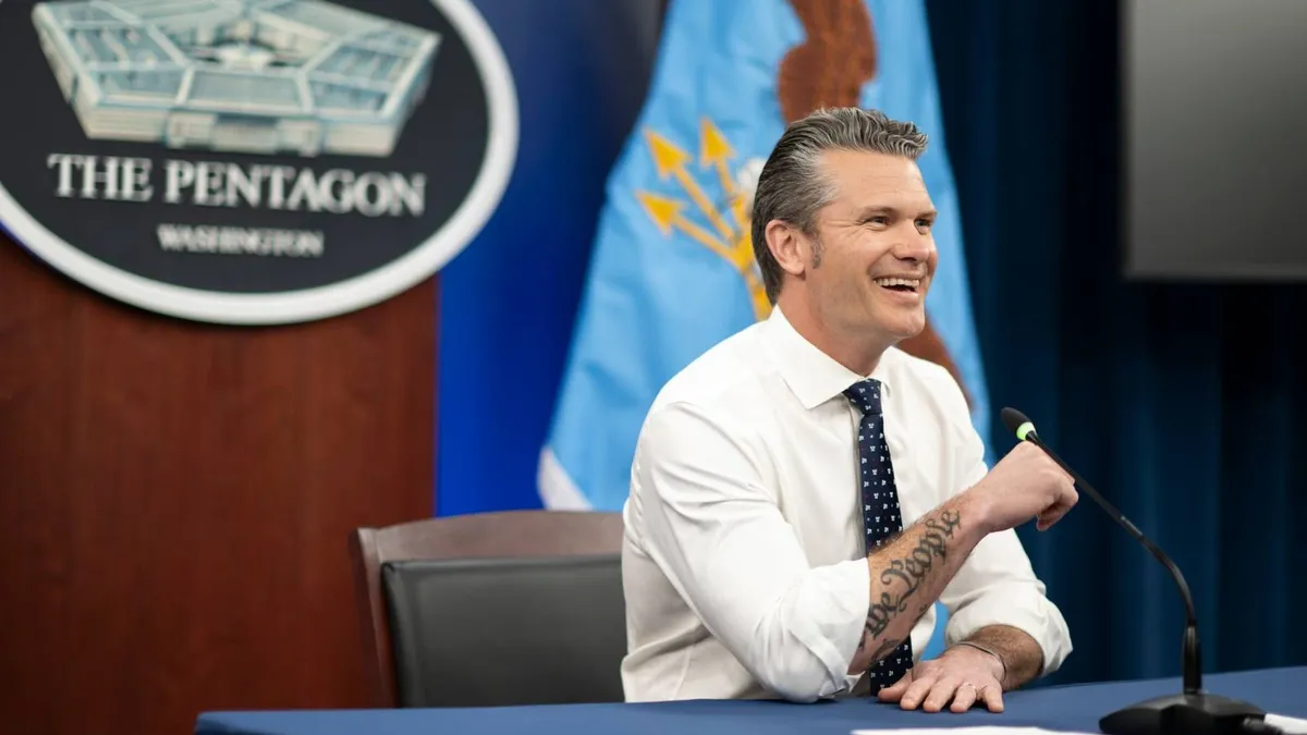 Pentagonul suspendă ajutorul militar pentru Ucraina (sursa: Facebook/U.S. Department of Defense)