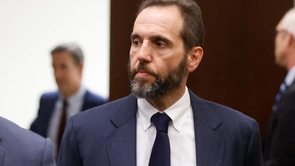 Fost procuror în dosarele Trump, investigat (sursa: pbs.org)