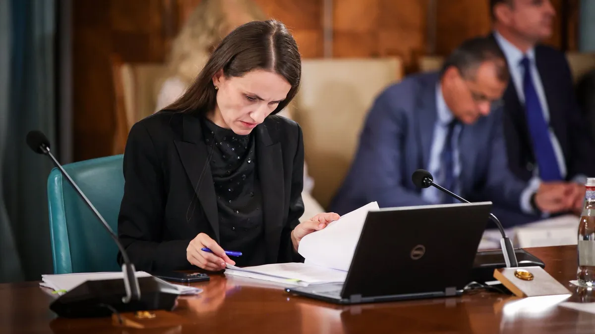 Avalanșă de angajări la Externe, deși în ultimele șase luni numărul angajaților a crescut Foto: Facebook