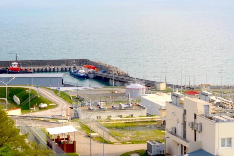 Terminal petrolier rusesc distrus de drone ucrainene (sursa: X/NOELREPORTS)