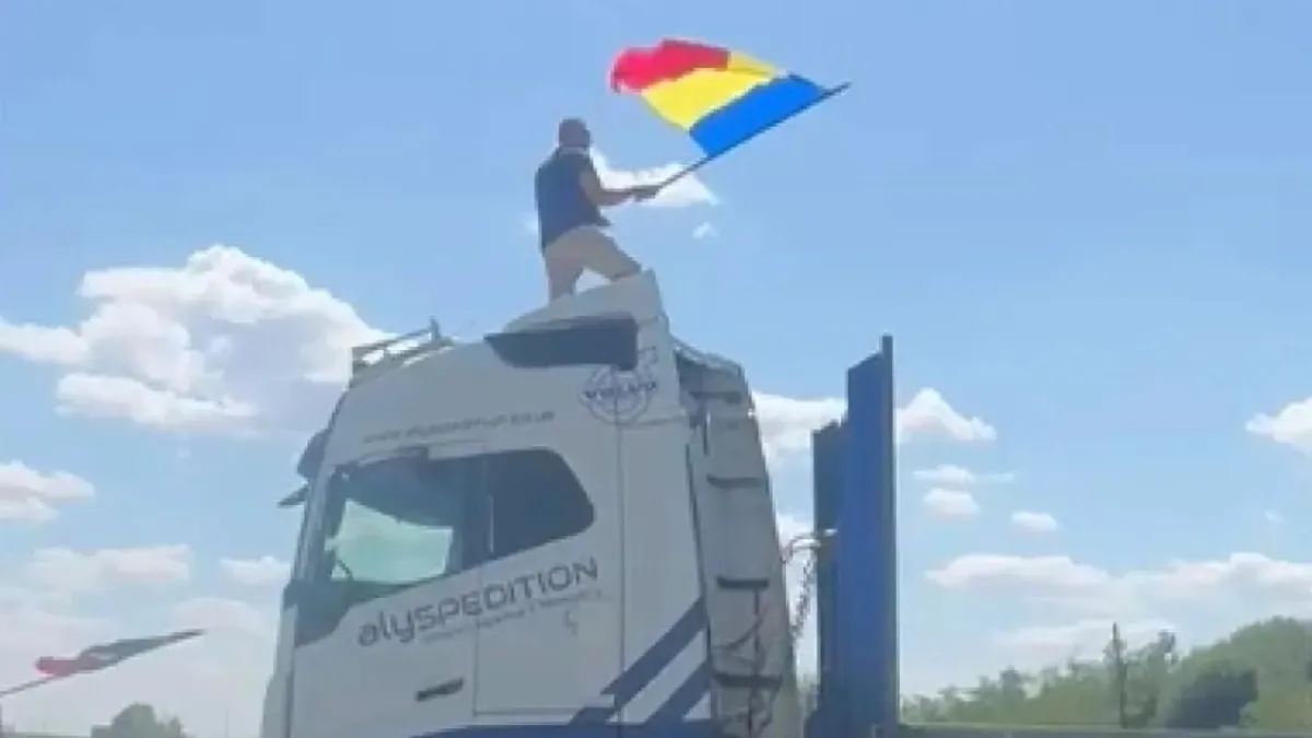 Traficul blocat pe A1, "suveranist" reținut (sursa: Facebook/Povești de prin parcări)