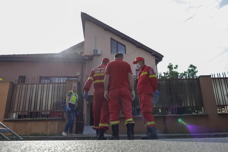 Azilul din Voluntari, rahat în stradă (sursa: Inquam Photos/Octav Ganea)