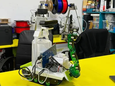 Elevi români, premiați pentru robotul Pickabot (sursa: ziaruldeiasi.ro)