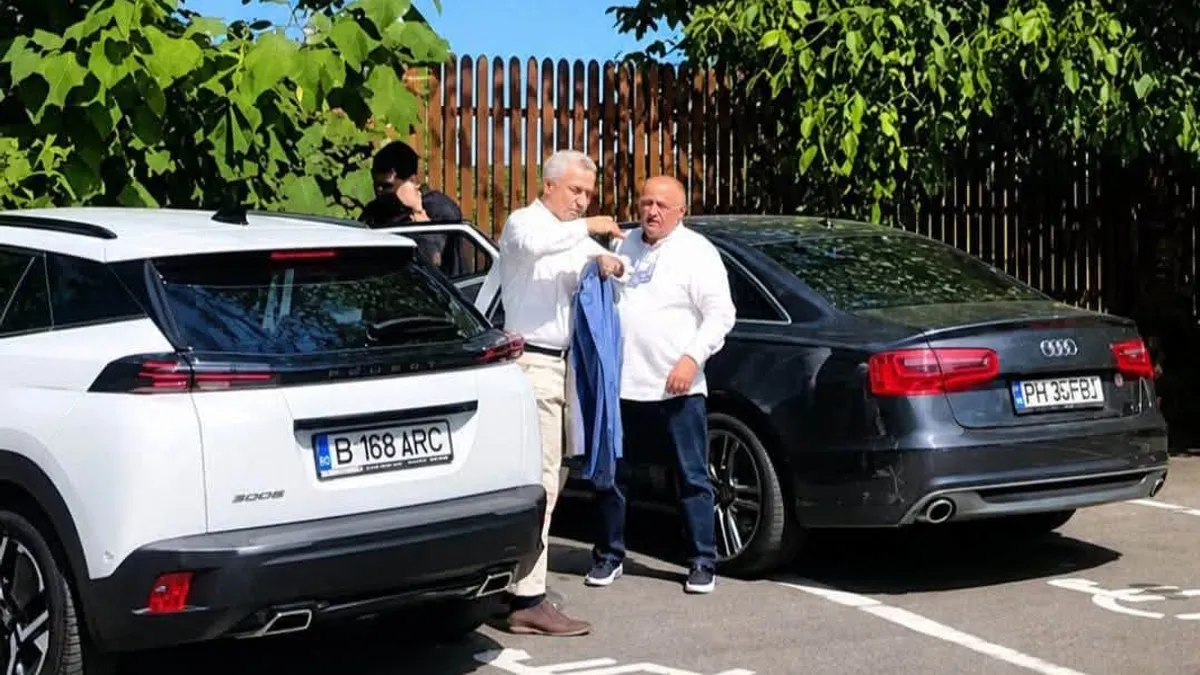 Calin Georgescu a oprit mașina sa franțuzească pe două locuri rezervate persoanelor cu handicap