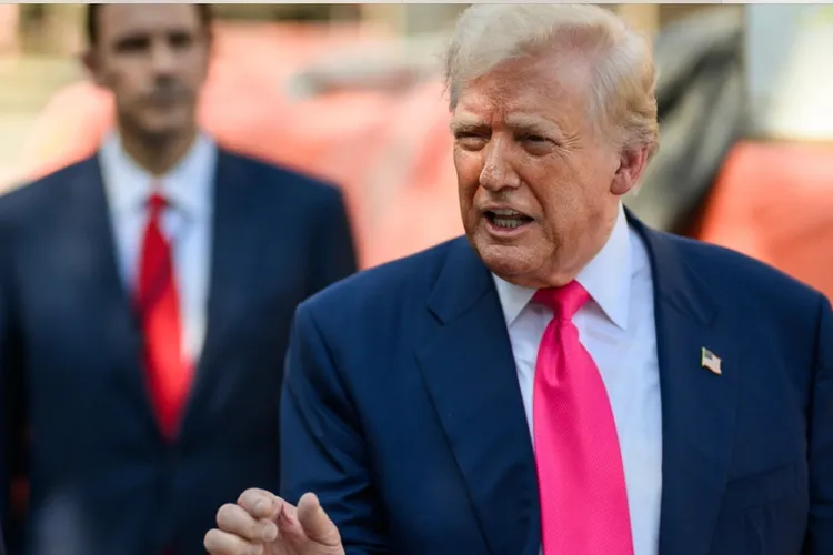 Donald Trump îl amenință pe Putin (sursa: Facebook/The White House)