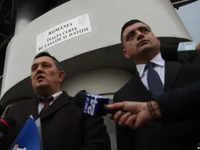 Sindicaliștii ANCOM au blocat tăierea privilegiilor. Îi reprezintă avocatul aurist Piperea Foto: Inquam/George Calin