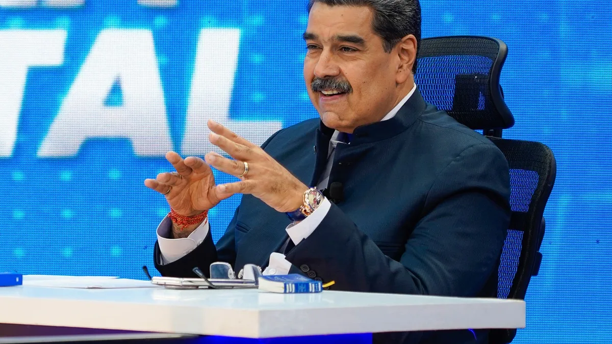 Ce purta Maduro în fotografia care-l arată captiv pe portavionul Ivo Jima Foto: Facebook