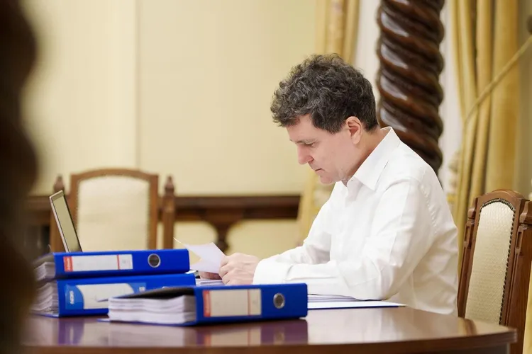 Nicușor Dan a primit sute de pagini despre problemele din justiție de la magistrații cu care se va întâlni luni la Cotroceni