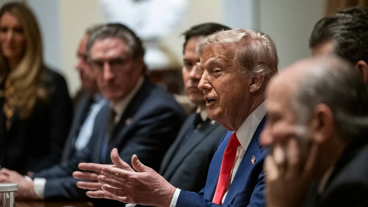 Electronice chinezești, scutite de tarifele americane (sursa: Facebook/The White House)