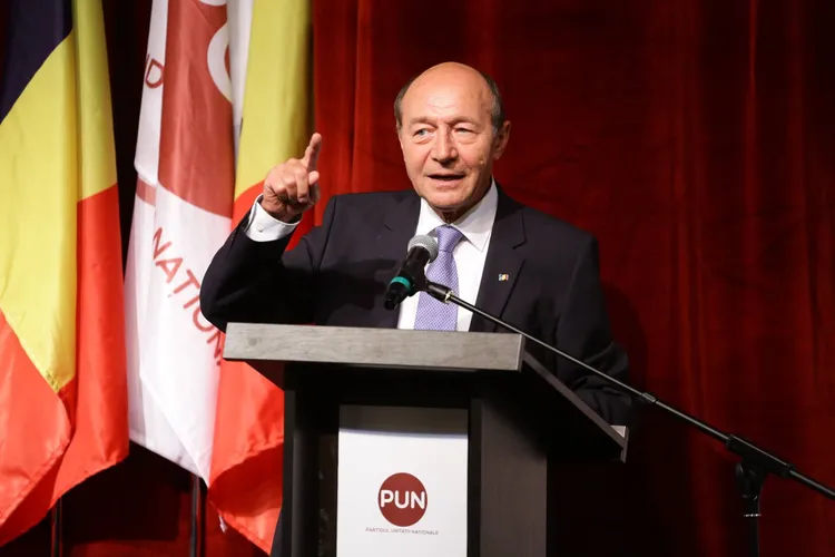 Băsescu: „Lumea, dacă vrea să vadă ce înseamnă să fii prost, se uită la România”