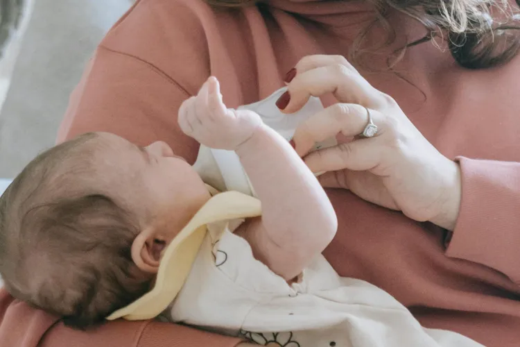 Nestlé retrage loturi masive de lapte praf (sursa: Pexels/Sarah Chai)