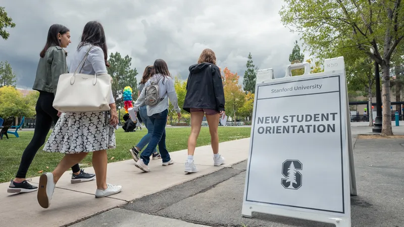 Un lector de la Universitatea Stanford le-a spus studenților evrei să stea la colț Foto: Twitter