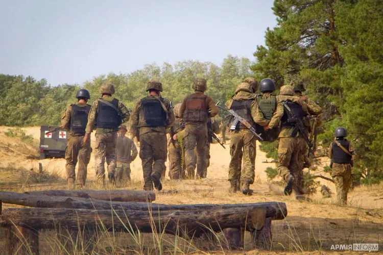 Militarii ucraineni se antrenează în apropierea centralei de la Cernobîl