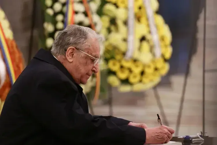 Sicriul lui Iliescu, depus la Cotroceni (sursa: Inquam Photos/Adel Al-Haddad)