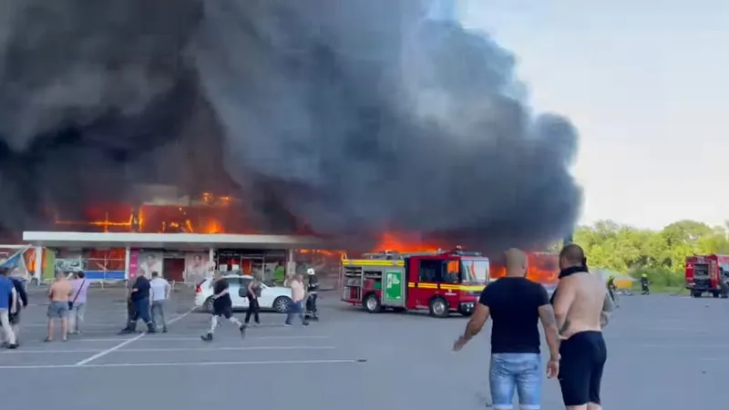 Rușii au atacat cu rachete un mall din Ucraina (sursa: Twitter