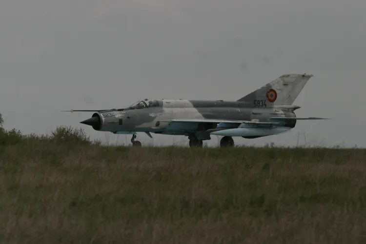 MiG 21, catastrofă: kerosenul oprește motorul (sursa: mapn.ro)