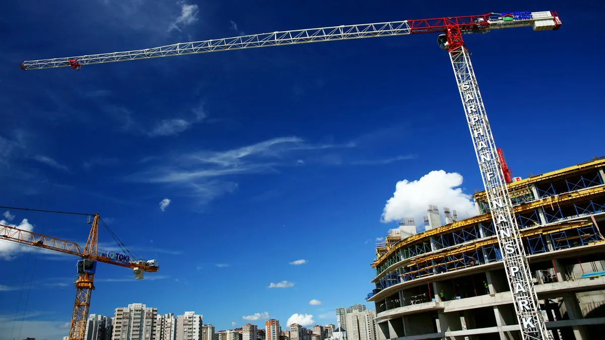 Datoriile dezvoltatorilor depășesc 35 de miliarde de lei, iar insolvențele se înmulțesc (sursa: Pexels/Engin Akyurt)