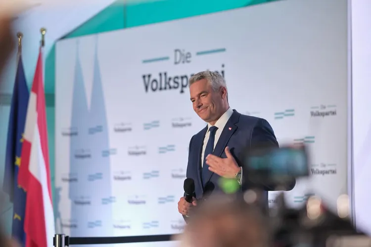 „Blocarea aderării României la spațiul Schengen, în zadar”, îi reproșează Siegfried Mureșan lui Karl Nehammer Foto: Facebook