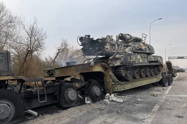 Harta actualizata a invaziei rusesti in Ucraina. Tanc distrus în apropiere de Kiev. Sursă: BBC News 