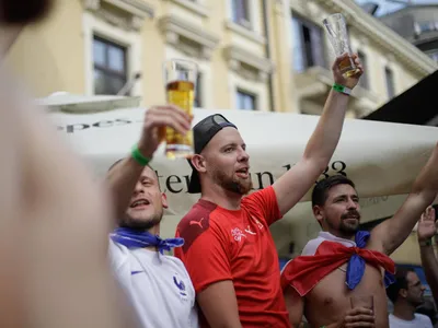 Berea fără alcool, drum spre alcoolism (sursa: Inquam Photos/George Călin)
