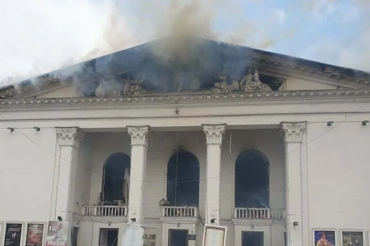 300 de morți la teatrul din Mariupol (sursa: Twitter/michaelh992