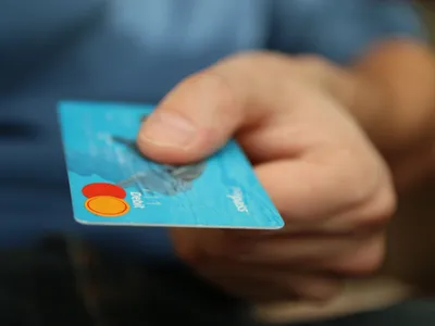 Ce faci dacă îți sunt furați banii de pe card: pașii de urmat în caz de fraudă și cum îți poți recupera banii