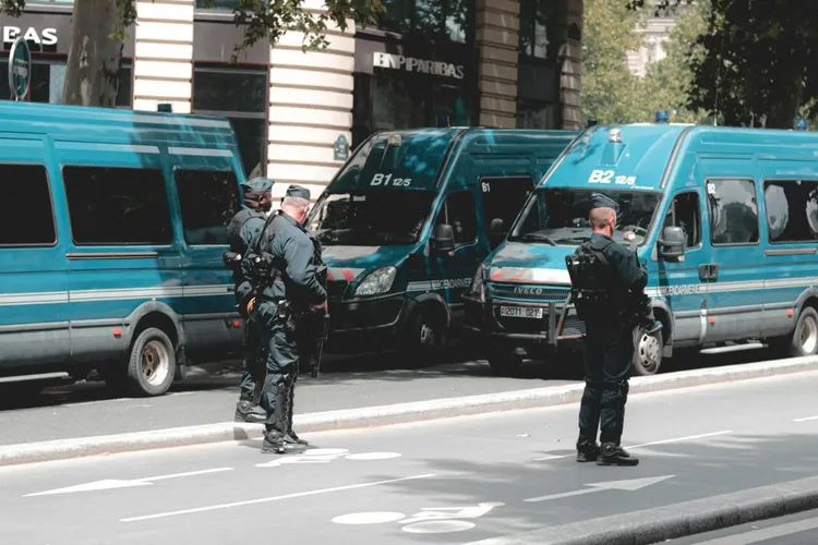 Adolescent francez arestat, plănuia atentate jihadiste (sursa: Pexels/Mathias Reding)