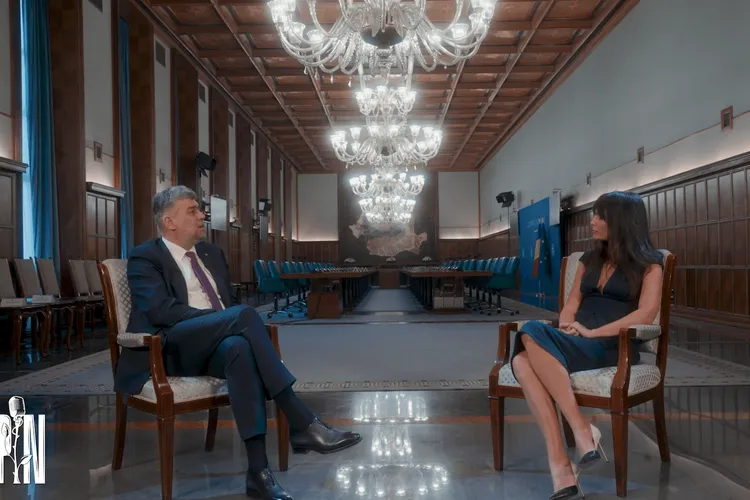 Dana Budeanu, 65 de minute de interviu penibil cu Ciolacu: „Atributul dvs principal este vocea”. Modista lui Firea a fornăit, a plescăit și a ținut minidiscursuri, pe care le-a început cu „băi!”