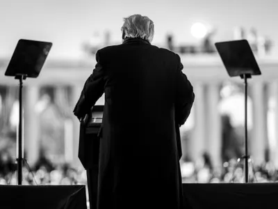 Trump amână din nou sancțiunile pentru NIS (sursa: Facebook/The White House)