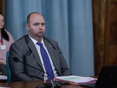 Venit de peste 134.000 de lei lunar de la stat pentru unul din cei mai controversați sinecuriști