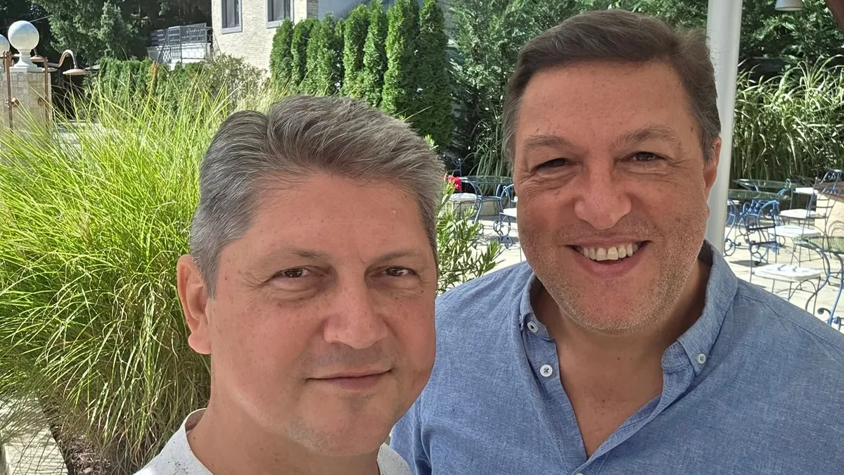 Corlățean îl atacă pe Grindeanu cu avionul Nordis Foto: Facebook