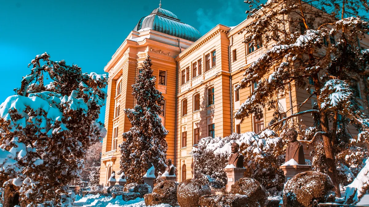 Conflict între doi filosofi ieșeni, tranșat în instanță (sursa: Facebook/Universitatea „Alexandru Ioan Cuza” din Iași)