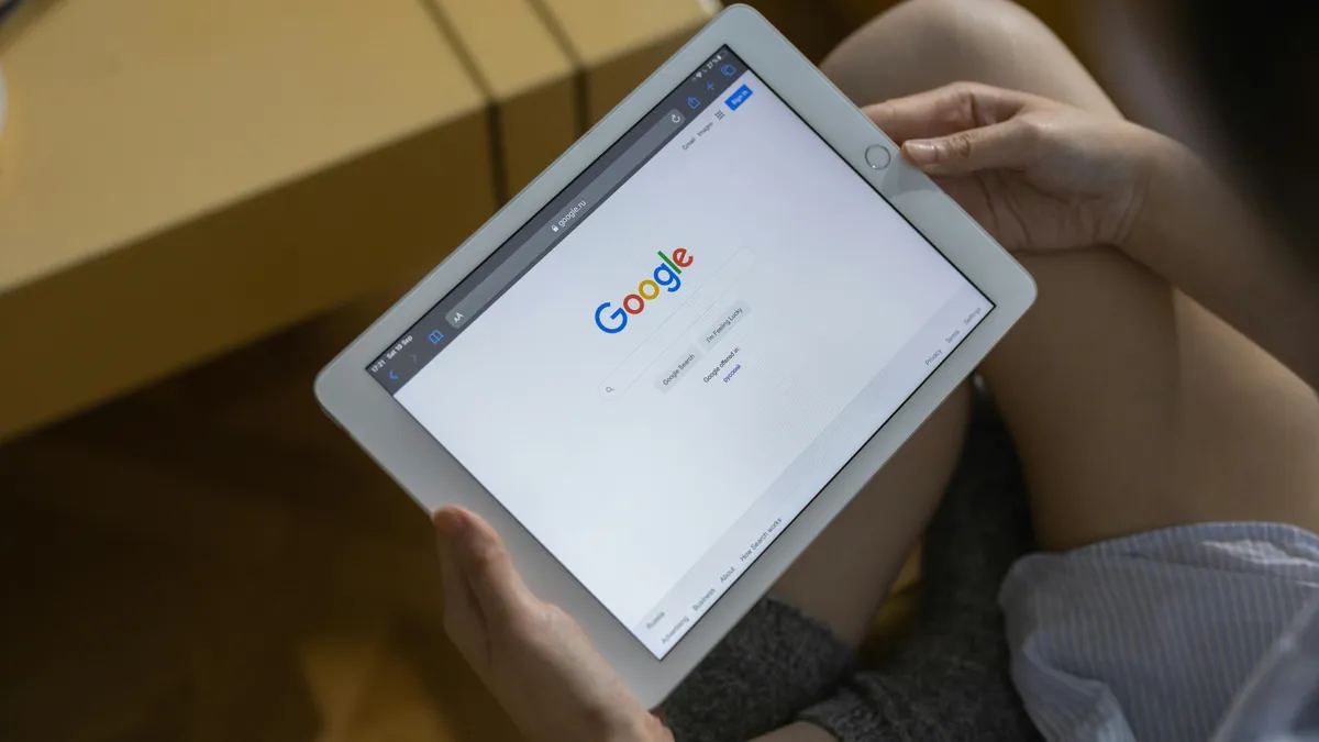 Proces pentru recenzie negativă pe Google (sursa: Pexels/cottonbro studio)