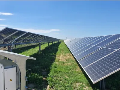 Contracte pe bani publici către firmele aceluiași afacerist: peste 20.000 de euro pentru un parc fotovoltaic