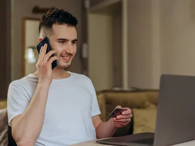 Cum îți protejezi banii online – ghid practic BT de evitare a fraudelor (sursa: Pexels/Mikhail Nilov)